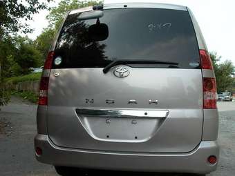 2003 Toyota Noah Pictures