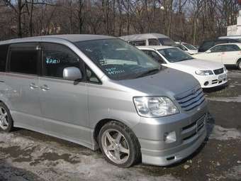 2003 Toyota Noah Pictures