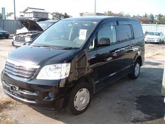 2003 Toyota Noah Pictures