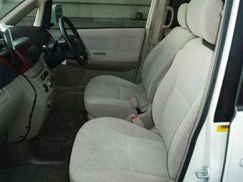 2003 Toyota Noah Pics