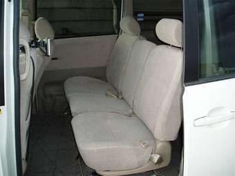 2003 Toyota Noah Pictures