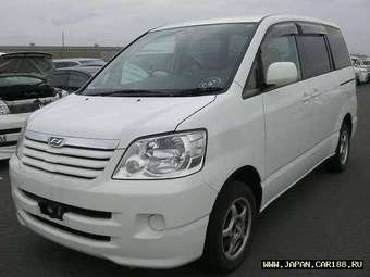 2003 Toyota Noah Photos