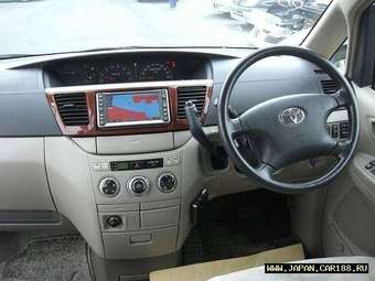 2003 Toyota Noah Pics