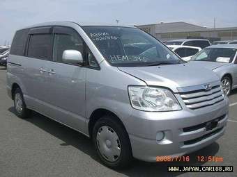 2003 Toyota Noah Pictures