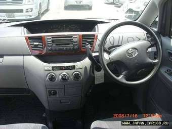 2003 Toyota Noah Photos