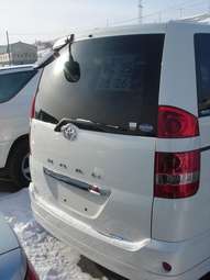 2003 Toyota Noah Pictures