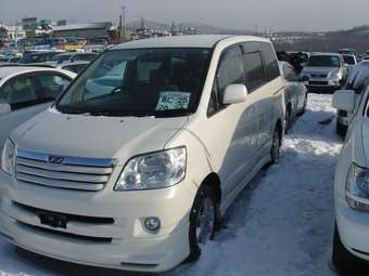 2003 Toyota Noah Pictures