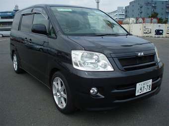 2003 Toyota Noah Photos