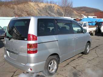 2003 Toyota Noah Pictures