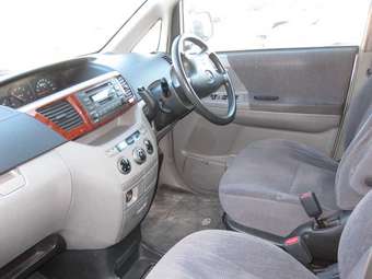 2003 Toyota Noah Pictures