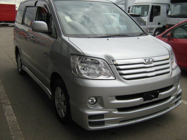 2003 Toyota Noah