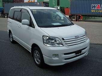 2003 Toyota Noah Photos