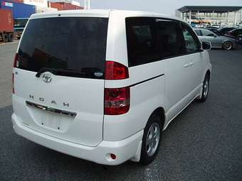 2003 Toyota Noah Pictures