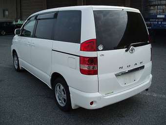 2003 Toyota Noah Photos