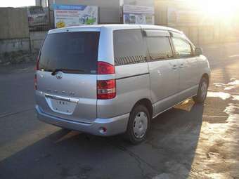 2003 Toyota Noah Pictures