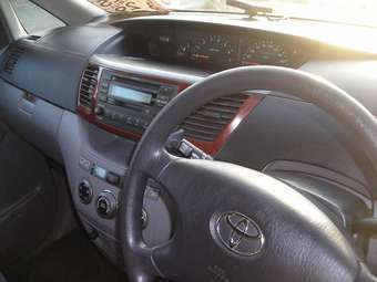 2003 Toyota Noah Photos