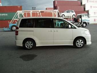 2003 Toyota Noah Pictures