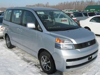 2003 Toyota Noah