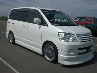 2003 Toyota Noah Wallpapers