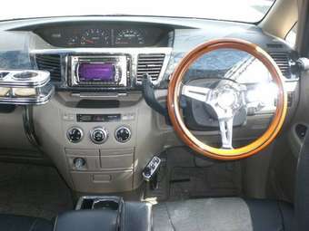 2003 Toyota Noah Pictures