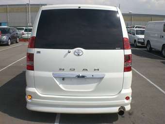 2003 Toyota Noah Photos