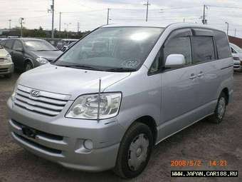 2003 Toyota Noah Photos