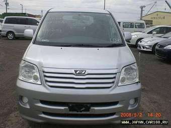 2003 Toyota Noah Photos