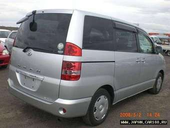 2003 Toyota Noah Pics