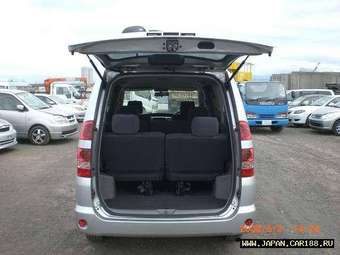 2003 Toyota Noah Pictures