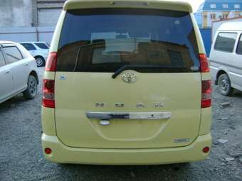 2003 Toyota Noah Images