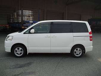 2003 Toyota Noah Pics