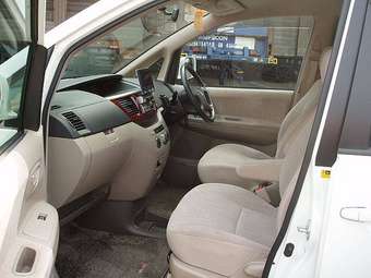 2003 Toyota Noah Pictures