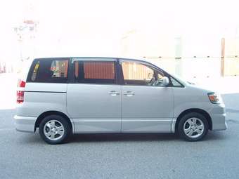 2003 Toyota Noah Pictures