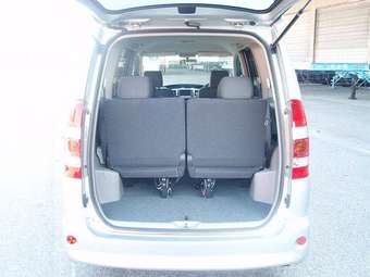 2003 Toyota Noah Pictures