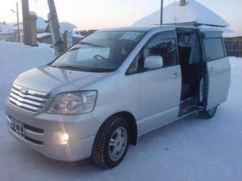 2003 Toyota Noah