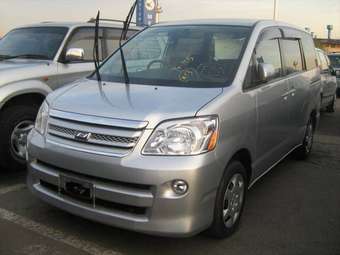 2003 Toyota Noah