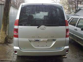 2003 Toyota Noah Photos