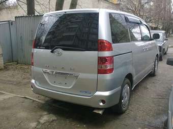 2003 Toyota Noah Images