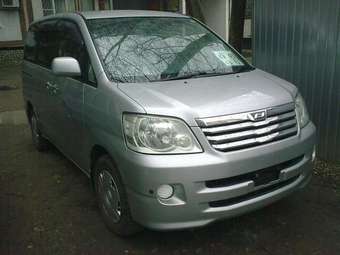 2003 Toyota Noah Pictures