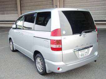 2003 Toyota Noah Pictures