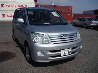 2003 Toyota Noah Photos