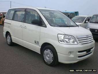 2003 Toyota Noah Pictures