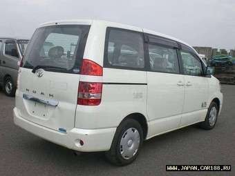 2003 Toyota Noah Wallpapers