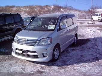 2003 Toyota Noah Pictures