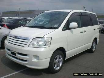 2003 Toyota Noah Photos