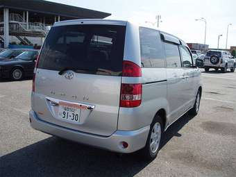 2003 Toyota Noah Pics