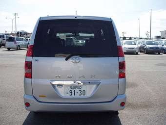 2003 Toyota Noah Pictures