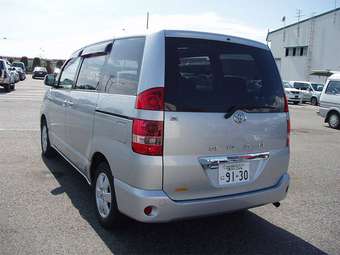 2003 Toyota Noah Pictures