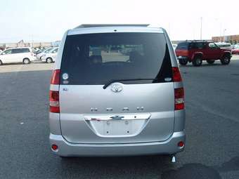 2003 Toyota Noah Pictures