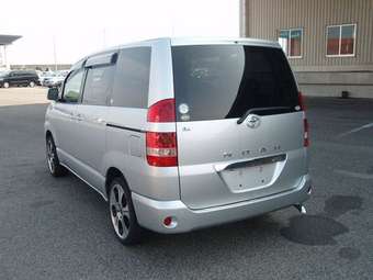 2003 Toyota Noah Pics